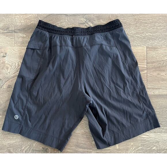 Lululemon Men’s Athletic Shorts Size Medium ~ Gray - Picture 3 of 8